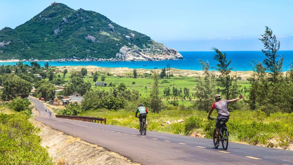 Hoi An Bike Trip to Hue 2 Days
